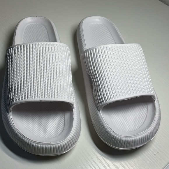 New never been worn, slip on comfortable slides - Picture 2 of 5